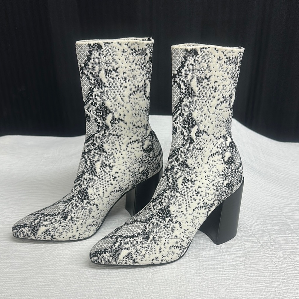 Steve Madden Black and White chunky Heeled Boots with Snakeskin Pattern​